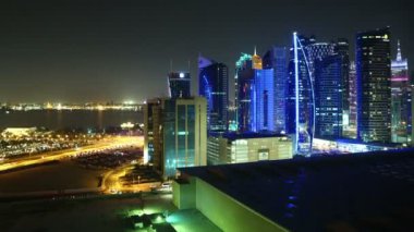 Katar, DOHA, 20 Mart 2018: Doha 'daki finans merkezinin gece zoom zamanlaması - Katar, Batı Körfezi, Basra Körfezi, Arap Yarımadası, Orta Doğu