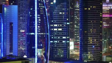 Katar, DOHA, 20 Mart 2018: Doha şehrindeki finans merkezi, Katar. Doha 'daki, Katar' daki, Basra Körfezi 'ndeki, Arap Yarımadası' ndaki gökdelenlere bak. Doha - Katar 'ın başkenti ve en kalabalık şehri