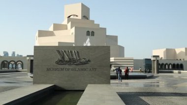 Katar, DOHA, 21 Mart 2018: Doha 'daki İslam Sanatları Müzesi yakınları - Katar' ın başkenti ve en kalabalık şehri, Basra Körfezi, Arap Yarımadası