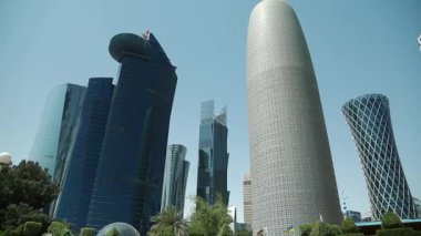 Katar, Doha, 20 Mart 2018: Finans Merkezi City'de Doha, Katar. Gökdelenler üzerinde Doha oteli şehir merkezinde, Katar, Basra Körfezi, Arap Yarımadası'nda görüntüleyin. Doha - Katar başkenti ve en kalabalık