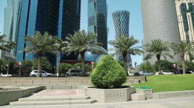 Katar, Doha, 20 Mart 2018: Finans Merkezi City'de Doha, Katar. Gökdelenler üzerinde Doha oteli şehir merkezinde, Katar, Basra Körfezi, Arap Yarımadası'nda görüntüleyin. Doha - Katar başkenti ve en kalabalık