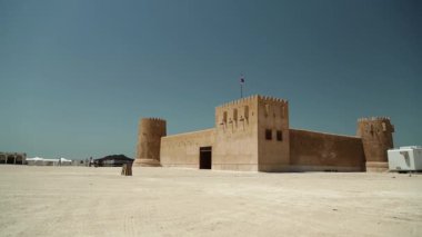 El Zubara Kalesi veya El Zubarah Kalesi - 1938 yılında Şeyh Abdullah bin Jassim Al Thani, Katar, Basra Körfezi, Arap Yarımadası, Orta Doğu zamanında inşa edilen tarihi Katar askeri kalesi.