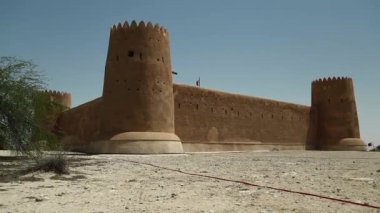 Al Zubara Fort veya Al Zubarah Fort - Şeyh Abdullah bin Jassim Al Sani 1938 yılında, Katar, Basra Körfezi, Arap Yarımadası'nda zamanında inşa tarihi Katar askeri Kalesi