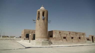 Al Khor şehri yakınlarındaki Al Dhakira köyündeki eski cami, Katar 'ın kuzeyi, Basra Körfezi, Arap Yarımadası