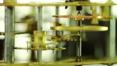 Saat mekanizması, değişken odaklı makro çekim. Dahili alarm saat mekanizması