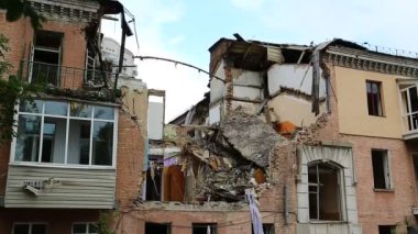 Gaz patlaması sonucu evin tahrip edilmesi. Ukrayna, Kiev 'deki gaz patlaması sonrası yıkıntılar. Bina yıkılacak.
