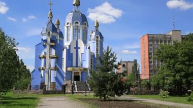 Ukrayna 'nın Vinnytsia kentindeki Güney Böceği nehri yakınlarındaki Yunan Katolik Kutsal Bakireyi Koruma Kilisesi