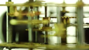 Saat mekanizması, değişken odaklı makro çekim. Dahili alarm saat mekanizması