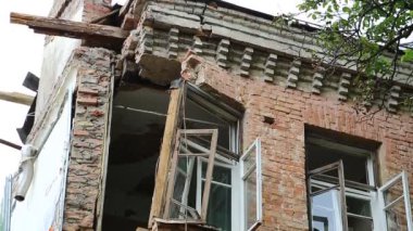 Gaz patlaması sonucu evin tahrip edilmesi. Ukrayna, Kiev 'deki gaz patlaması sonrası yıkıntılar. Bina yıkılacak.