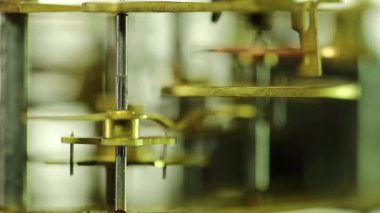 Saat mekanizması, değişken odaklı makro çekim. Dahili alarm saat mekanizması