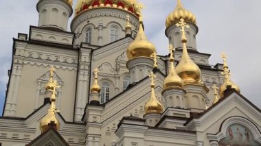 Lord Katedrali, 2013, Pochayiv Lavra, Ternopil Oblastı, Ukrayna. Ukrayna 'nın batısındaki en büyük ortodoks kilise kompleksi ve manastırı ve Kiev-Pechersk Lavra' dan sonra Ukrayna 'da ikinci.