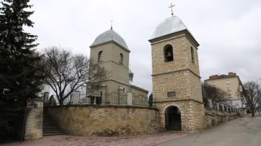 Ternopil 'deki Kutsal Haç Kilisesi - Batı Ukrayna' da şehir, Seret nehrinin kıyısında, Galiçya ve Podolia 'nın tarihi bölgelerinde yer alıyor.