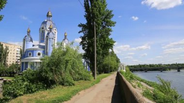Ukrayna 'nın Vinnytsia kentindeki Güney Böceği nehri yakınlarındaki Yunan Katolik Kutsal Bakireyi Koruma Kilisesi