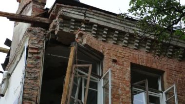 Gaz patlaması sonucu evin tahrip edilmesi. Ukrayna, Kiev 'deki gaz patlaması sonrası yıkıntılar. Bina yıkılacak.