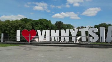 UKRAINE, VINNYTSIA, 27 Mayıs 2017: Vinnytsia 'daki Yuri Gagarin' in adını alan meydan - Ukrayna 'nın batı-orta kesiminde, Güney Böcek nehrinin kıyısında yer alan şehir