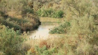 Ürdün 'deki Ürdün Nehri - Ürdün' deki İsa 'nın vaftiz edildiği tarihi yer, Ürdün Nehri' nin doğu kıyısında, resmi adıyla Ürdün 'ün Ötesindeki Vaftiz Bölgesi Bethany olarak bilinen bir dünya mirası alanıdır.