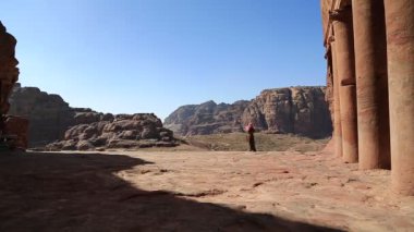 Ürdün 'ün geleneksel giysileri antik Petra' da, aslında Nabataealılar tarafından Raqmu olarak bilinir - Ürdün Haşim Krallığı 'nın tarihi ve arkeolojik kenti