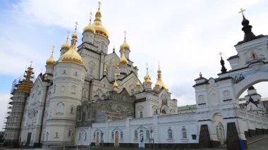 Lord Katedrali, 2013, Pochayiv Lavra, Ternopil Oblastı, Ukrayna. Ukrayna 'nın batısındaki en büyük ortodoks kilise kompleksi ve manastırı ve Kiev-Pechersk Lavra' dan sonra Ukrayna 'da ikinci.