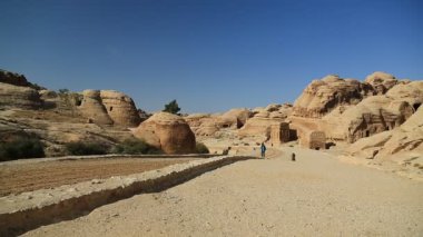 JORDAN, PETRA, 5 ARALIK 2016: Antik Petra 'da Ürdün' lü çocuk, aslında Raqmu olarak bilinir - Ürdün 'ün Haşim Krallığı' nın tarihi ve arkeolojik kenti