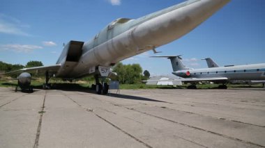 UKRAINE, KIEV, 10 AĞUSTOS 2016: Zhulyany havaalanı yakınlarındaki Kiev havacılık müzesinde TU-134UBL Savaş Eğitimi eğitim uçağı. Sovyet havacılık endüstrisi sivil ve askeri uçaklar
