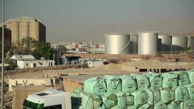 Ürdün 'ün Haşim Krallığı Akabe liman terminali yakınlarındaki sanayi bölgesinde büyük kapasite tankları