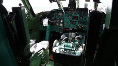 İç eski uçak kabin. Eski uçak Instruments panel, Sovyetler Birliği beri eski uçağın iç