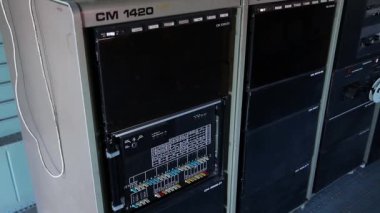 UKRAINE, KIEV, 23 AĞUSTOS 2016: Eski Sovyet kontrollü bilgisayar kompleksi CM 1420. SM EVM veya Mini Bilgisayarlar Sistemi 1970-1980 'lerde üretilen çeşitli Sovyet mini bilgisayarlarının genel adıdır.