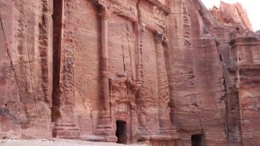 Petra 'daki antik kaya kesimli tapınak - Ürdün Haşim Krallığı' nın tarihi ve arkeolojik şehri