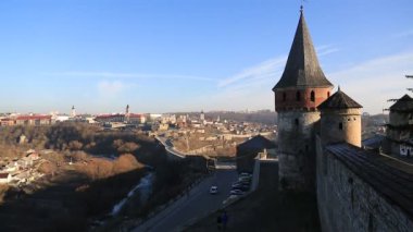 Eski kale Smotrych Nehri üzerinde olan eski bir Ruthenian-Litvanya Kalesi ve tarihi şehir Kamianets-Podilskyi, Podolya Ukrayna tarihi bölgesinde yer alan bir sonraki üç bölümlü Lehçe kale,