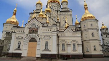 Lord Katedrali, 2013, Pochayiv Lavra, Ternopil Oblastı, Ukrayna. Ukrayna 'nın batısındaki en büyük ortodoks kilise kompleksi ve manastırı ve Kiev-Pechersk Lavra' dan sonra Ukrayna 'da ikinci.