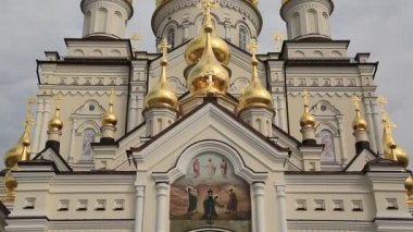 Lord Katedrali, 2013, Pochayiv Lavra, Ternopil Oblastı, Ukrayna. Ukrayna 'nın batısındaki en büyük ortodoks kilise kompleksi ve manastırı ve Kiev-Pechersk Lavra' dan sonra Ukrayna 'da ikinci.