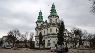 UKRAINE, TERNOPIL, 24 Mart 2017: Dominik Kilisesi, Ternopil 'de Meryem' in Kutsal Ana 'sının masumiyeti katedrali - batı Ukrayna' da şehir, Galiçya ve Podolia 'nın tarihi bölgeleri