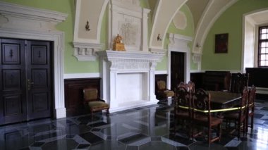 UKRAINE, ZBARAZH, 25 Mart 2017: Zbarazh Kalesi içindeki oda, 1631, Polonya-Litvanya Bağımsız Devletleri zamanında inşa edilmiş, tarihi Galiçya bölgesinde bulunan güçlendirilmiş bir savunma kalesidir.