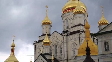 Lord Katedrali, 2013, Pochayiv Lavra, Ternopil Oblastı, Ukrayna. Ukrayna 'nın batısındaki en büyük ortodoks kilise kompleksi ve manastırı ve Kiev-Pechersk Lavra' dan sonra Ukrayna 'da ikinci.