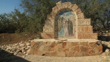 Ürdün 'deki İsa Mesih' in tarihi vaftiz yeri anıtı. Al-Maghtas, Ürdün Nehri 'nin doğu yakasında, Ürdün' ün Ötesindeki Vaftiz Alanı Bethany olarak bilinen bir arkeolojik dünya mirası alanı.