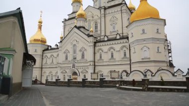 Lord Katedrali, 2013, Pochayiv Lavra, Ternopil Oblastı, Ukrayna. Ukrayna 'nın batısındaki en büyük ortodoks kilise kompleksi ve manastırı ve Kiev-Pechersk Lavra' dan sonra Ukrayna 'da ikinci.