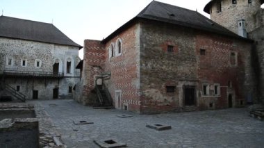 Eski kale, Khotyn şehrinde taş kale, batı Ukrayna. Khotyn, ilk kez 1001 yılında tarihsel olarak Dniester Nehri 'nin güneybatı kıyısında yer almaktadır ve Bessarabia tarihi bölgesinin bir parçasıdır.