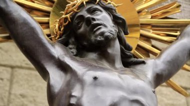 İsa Mesih 'in çarmıha gerilmesi. Nasıralı İsa 'nın çarmıha gerilmesi