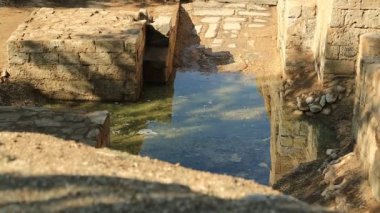 Ürdün 'deki İsa Mesih' in tarihi vaftiz yeri. Al-Maghtas, Ürdün Nehri 'nin doğu kıyısında, Ürdün' ün Ötesindeki Vaftiz Alanı Bethany olarak bilinen bir arkeolojik dünya mirası alanıdır.
