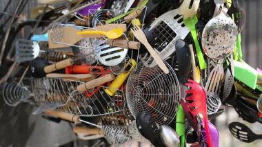 UKRAINE, KIEV, 17 AĞUSTOS: At heykeli, sofra takımından