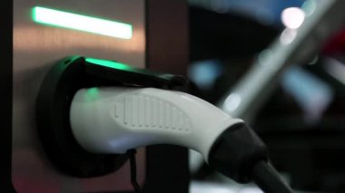 Elektrikli arabalar için aktif şarj aygıtı