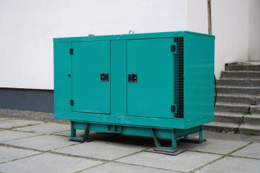 Elektrik santrali bağımsız, tam teşekküllü bir güç üretim cihazı ve sistemidir. Dizel motorlu jeneratör. Elektrik enerjisinin kaynağı, inşaata bağlı