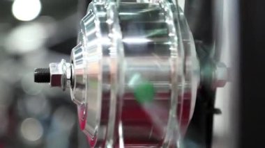 Bisiklet elektrikli tekerlek. Bisiklet için dönen elektrikli tekerlek