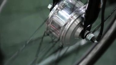 Bisiklet elektrikli tekerlek. Şehir bisikleti için elektrik tekerleği