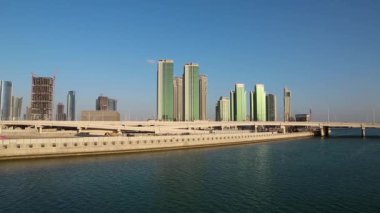 Başkenti ve en kalabalık şehirde 2: Birleşik Arap Emirlikleri Dubai ve Abu Dhabi Emirliği başkenti sonra binalar Al reem Island, Abu Dhabi. UAE yedi emirates Abu Dhabi Emirliği büyük