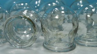 Tıbbi amaçlar için tıbbi kaplar - rehabilitasyon, sırt tedavisi, artan kan akışı ve lenfatik drenaj. Folk ve alternatif tıplarda masaj ya da vakum terapisinde kullanılır.