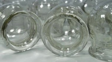 Tıbbi amaçlar için cam bardaklar, rehabilitasyon, artan kan akışı, lenfatik drenaj, sırt tedavisi. Halk dilinde kullanılan alternatif ilaçlar masaj ve vakum terapisi.