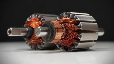 Küçük ev aletlerinden bakır bobinli elektrikli motorların pervaneleri