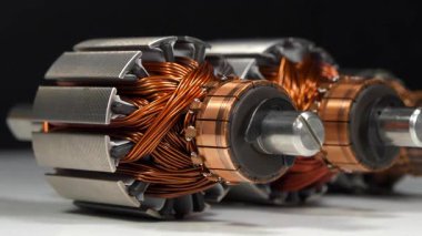 Küçük ev aletlerinden elektrikli motorların pervaneleri, yakınlaştırma videoları.