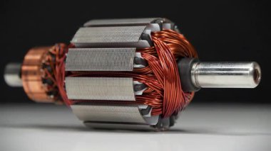 Küçük bir ev aletinin elektrik motoru pervanesi, yakın çekim yakınlaştırma videosu
